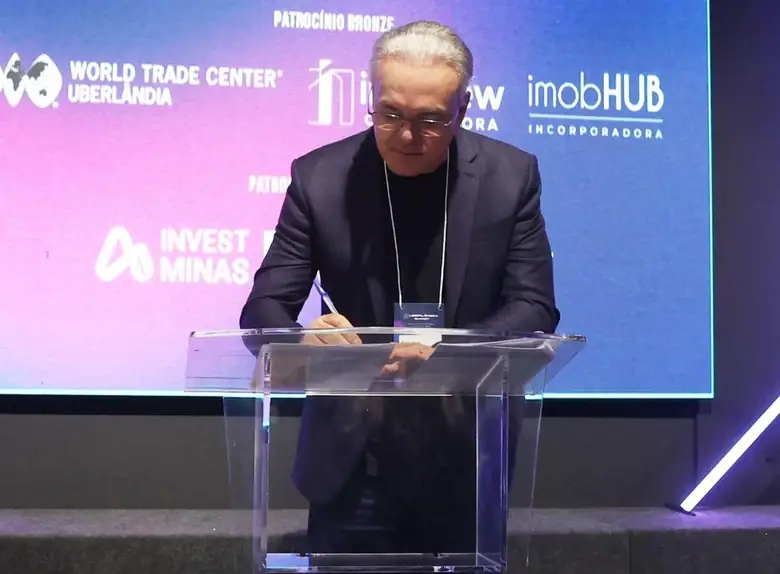 Assinatura institucional no Summit Uberlândia