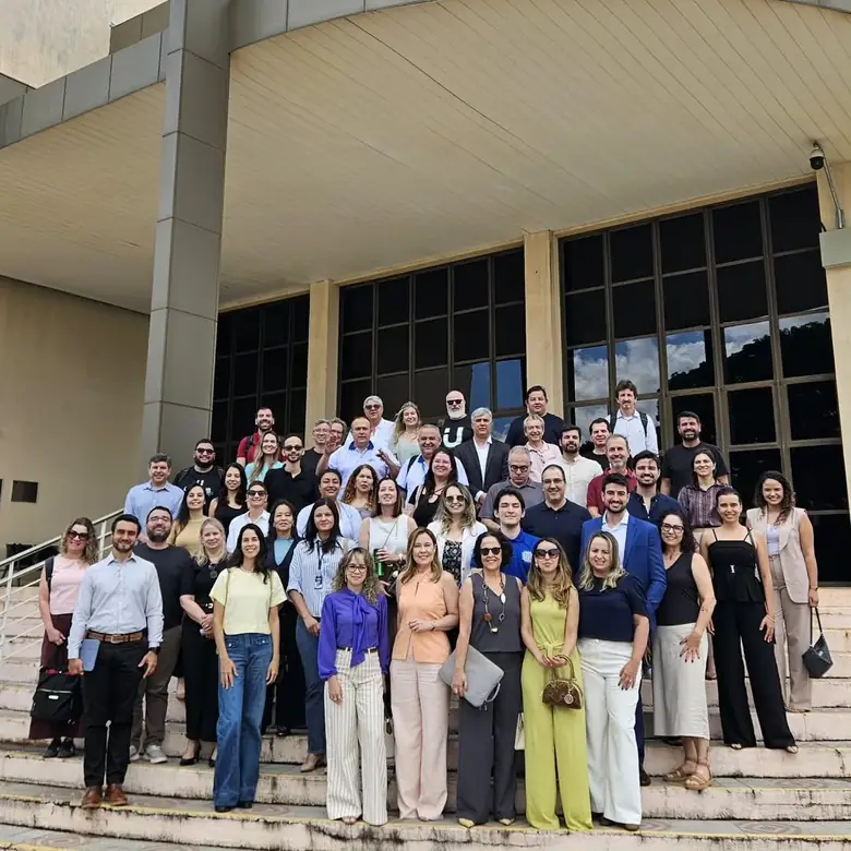 Comitiva visita a UFU — universidade no centro do Pacto